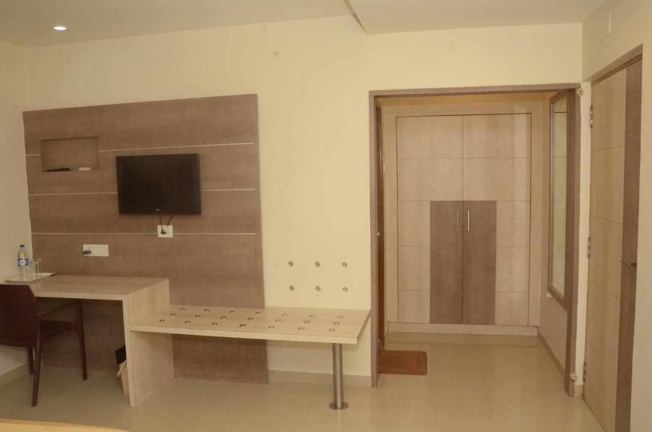 Hotel Kanakabhishegam First Hotel From The Thirukadaiyur Temple Tirukkadaiyur Екстериор снимка