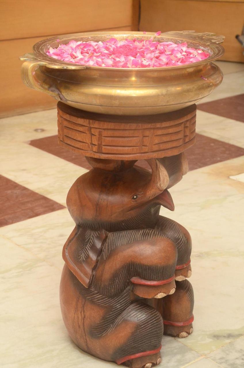 Hotel Kanakabhishegam First Hotel From The Thirukadaiyur Temple Tirukkadaiyur Екстериор снимка
